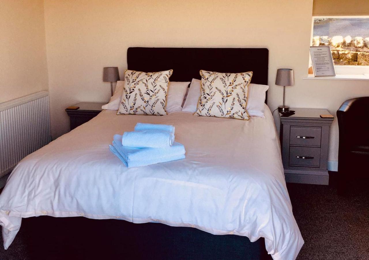 En-suite guest bedroom with fresh towels